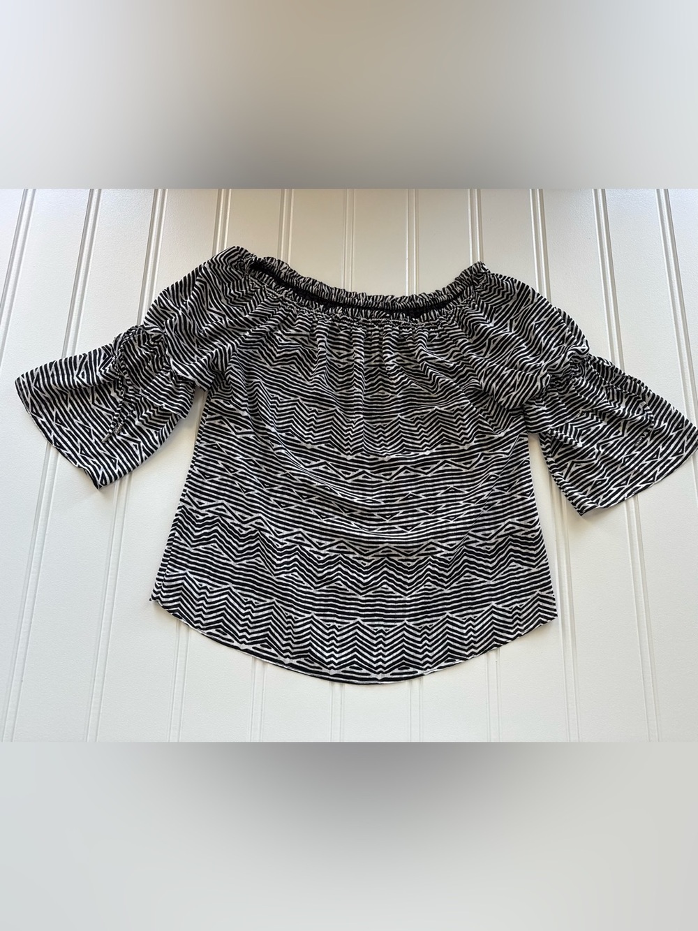 White House Black Market WHBM On Off Shoulder Blouse Top Medium 2068